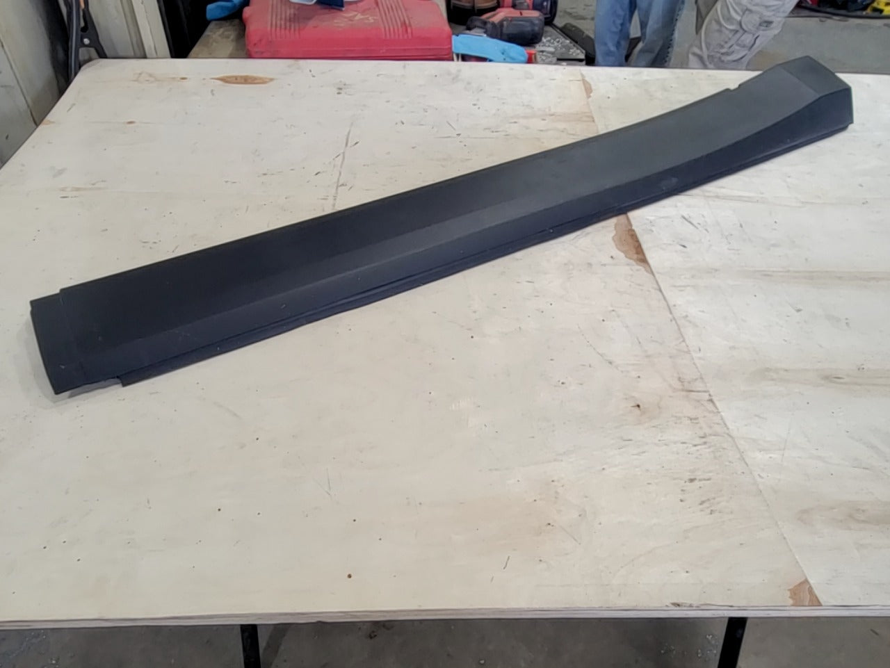2023 SUBURBN15 LH REAR ROCKER MOLDING 84913472 33260 - image 5