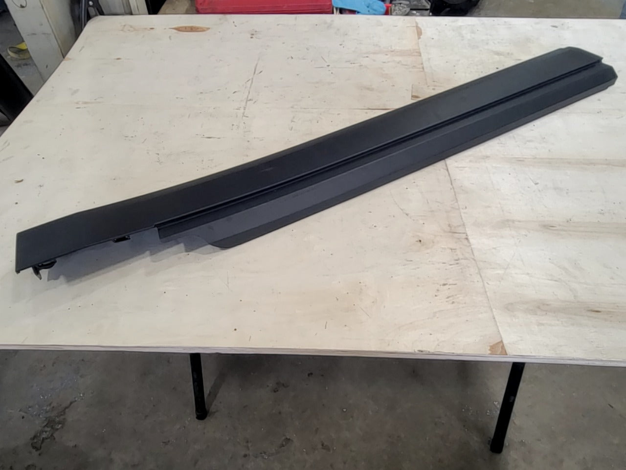 2023 SUBURBN15 LH REAR ROCKER MOLDING 84913472 33260 - image 13