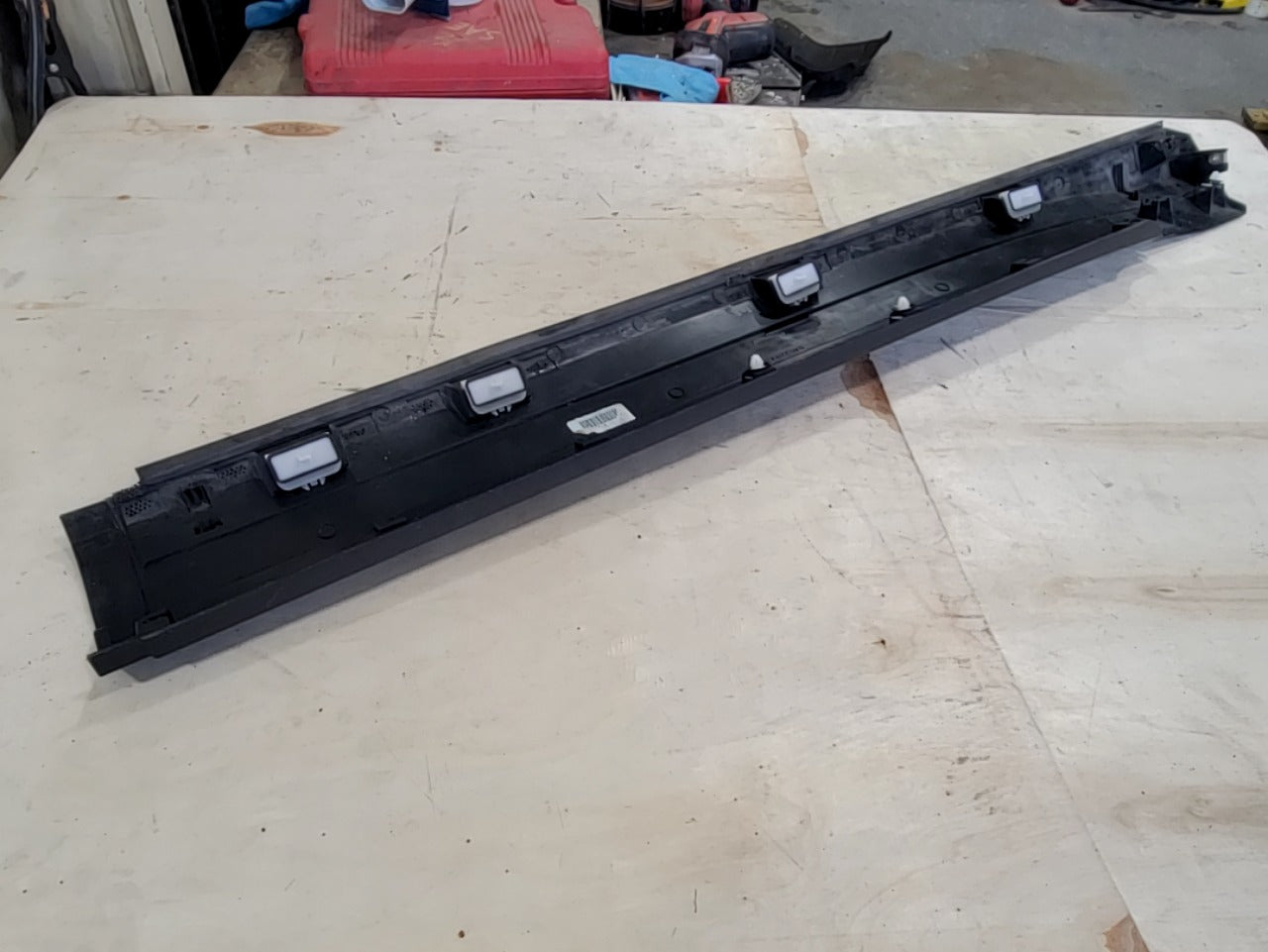 2023 SUBURBN15 LH REAR ROCKER MOLDING 84913472 33260 - image 18