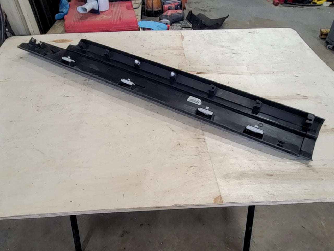 2023 SUBURBN15 LH REAR ROCKER MOLDING 84913472 33260 - image 19