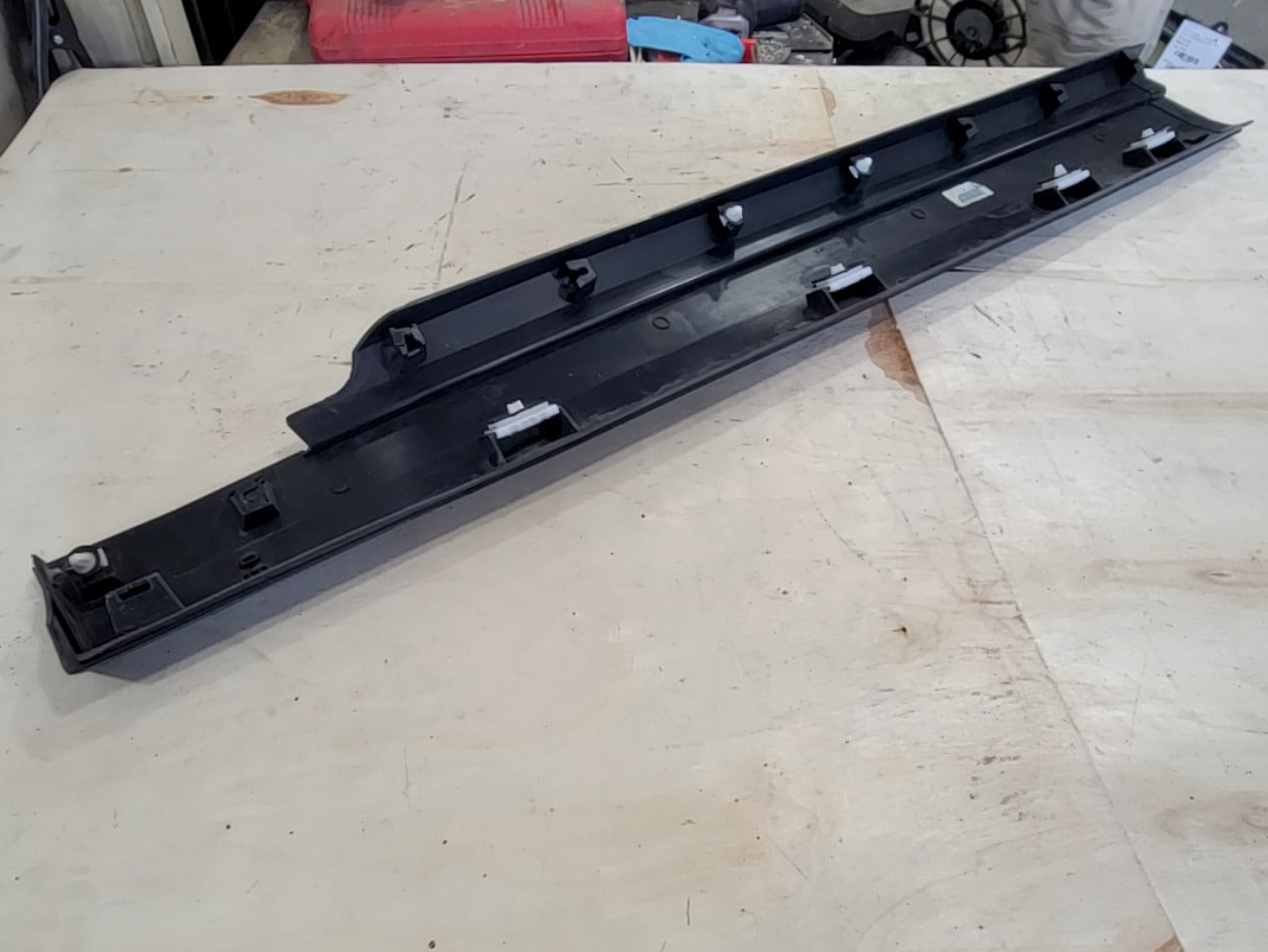 2023 SUBURBN15 LH REAR ROCKER MOLDING 84913472 33260 - image 20