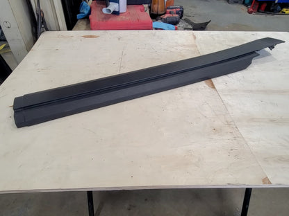 2023 SUBURBN15 RH REAR ROCKER MOLDING 84913473 33261 - image 1