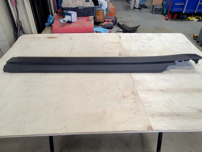 2023 SUBURBN15 RH REAR ROCKER MOLDING 84913473 33261 - image 2