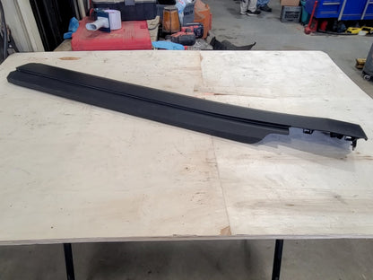 2023 SUBURBN15 RH REAR ROCKER MOLDING 84913473 33261 - image 3