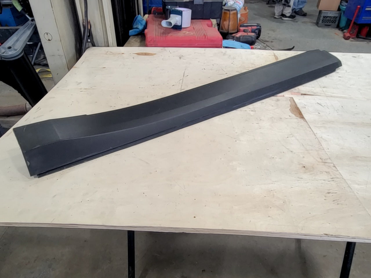 2023 SUBURBN15 RH REAR ROCKER MOLDING 84913473 33261 - image 5