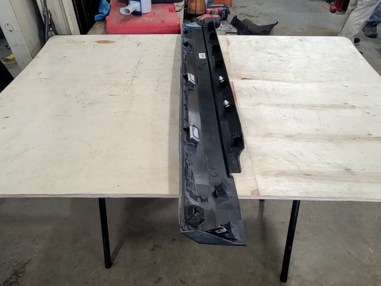 2023 SUBURBN15 RH REAR ROCKER MOLDING 84913473 33261 - image 10