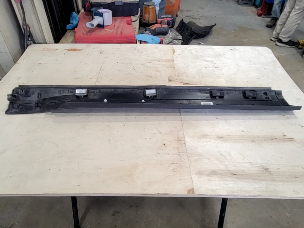 2023 SUBURBN15 RH REAR ROCKER MOLDING 84913473 33261 - image 11