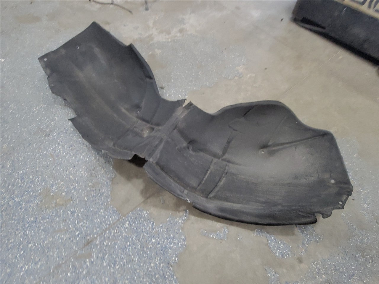 2023 SUBURBN15 RH FRONT INNER FENDER LINER 84856824 33265 - image 4