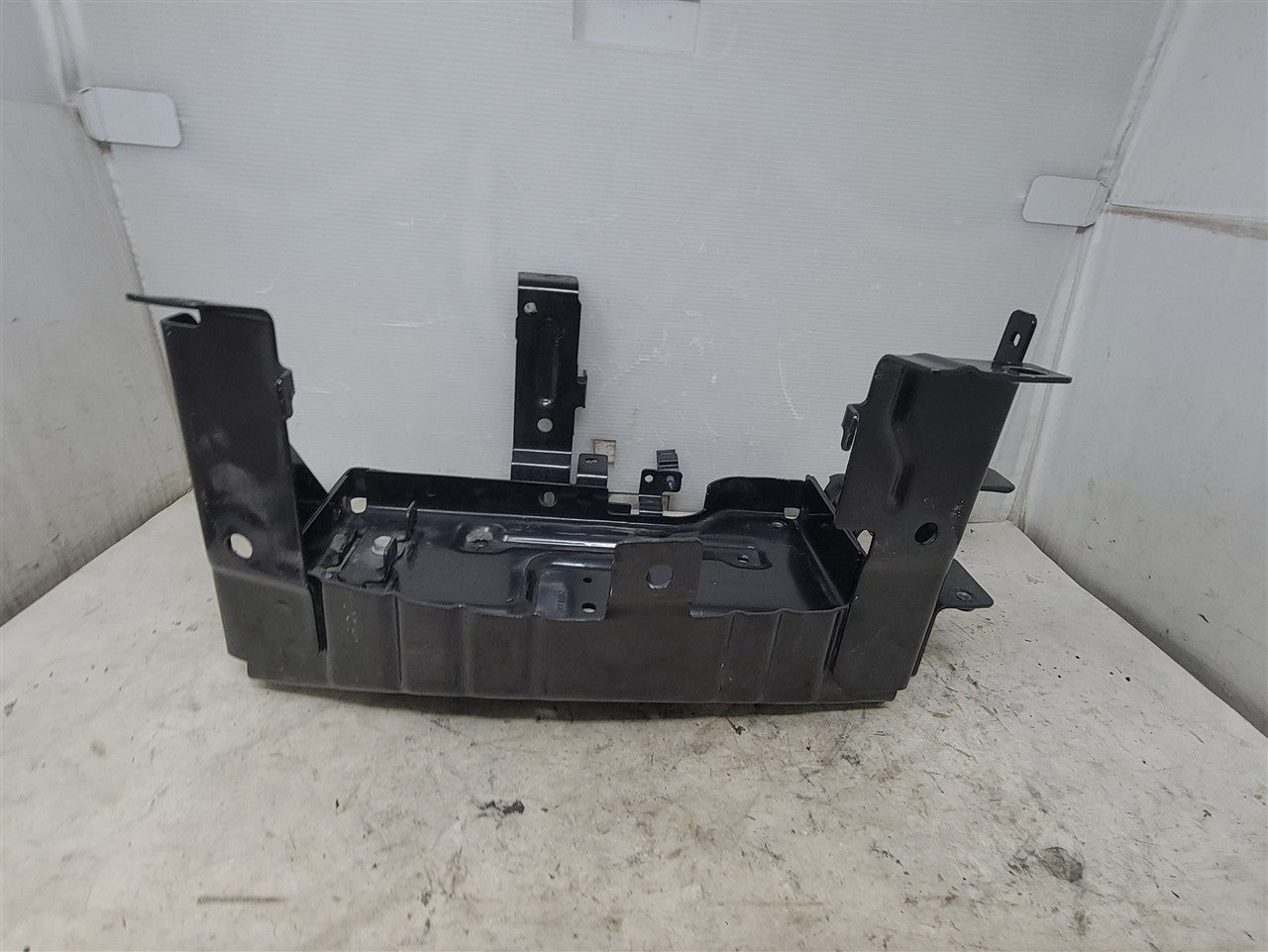 2023 SUBURBN15 BATTERY TRAY MOUNT 84963923 33271 - image 7