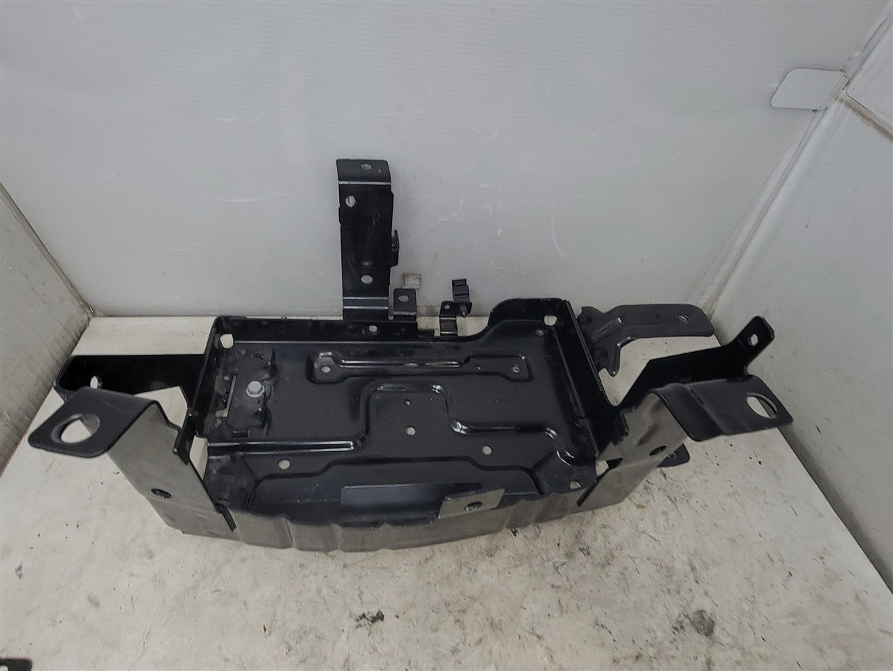 2023 SUBURBN15 BATTERY TRAY MOUNT 84963923 33271 - image 8