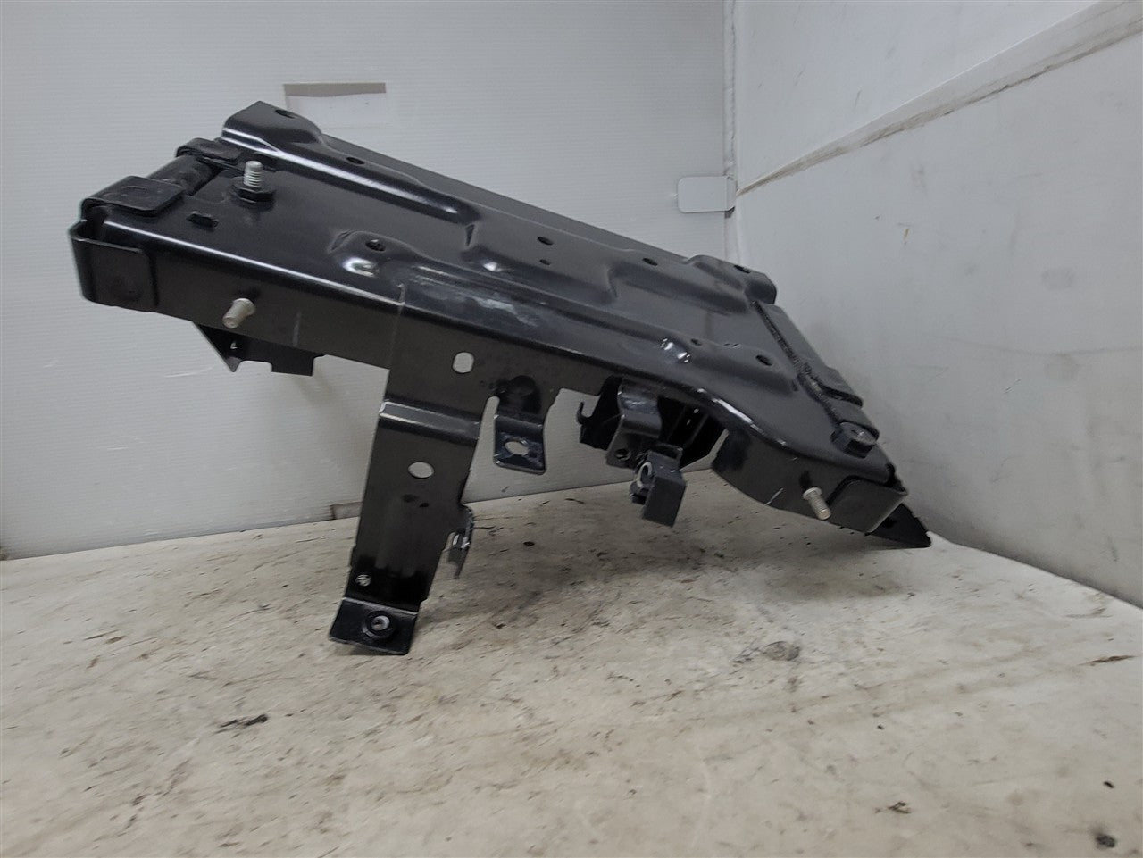 2023 SUBURBN15 BATTERY TRAY MOUNT 84963923 33271 - image 11