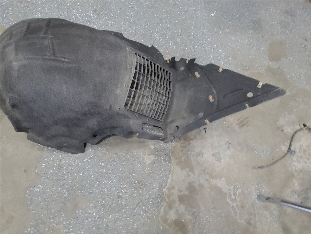 2016 CAMARO SS LH FRONT FENDER LINER 84922604 33277 - image 2