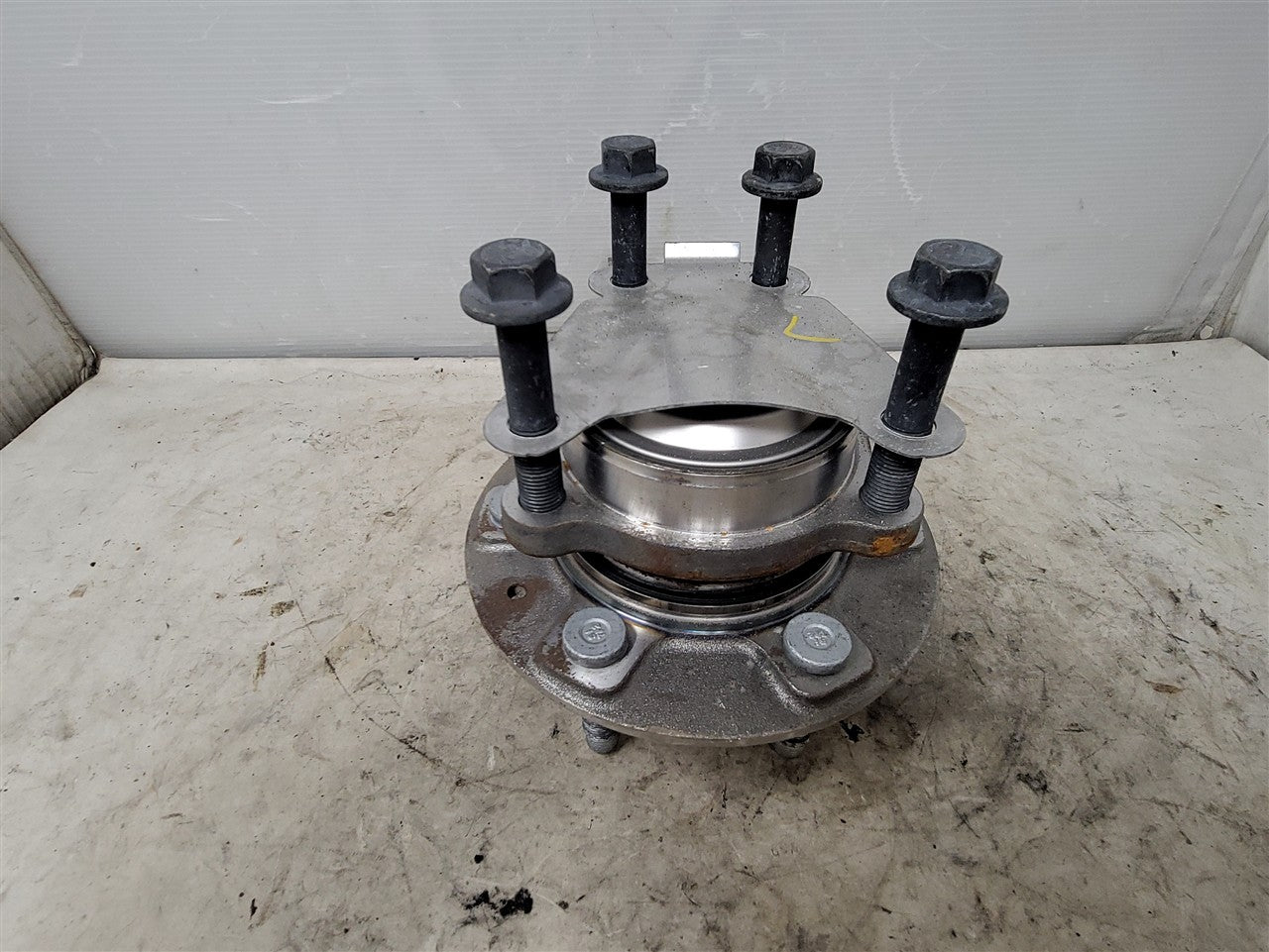2023 SUBURBN15 OEM FRONT 2WD HUB WHEEL BEARING 37K 33285 - image 1