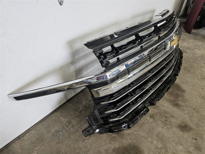 2023 SUBURBN15 OEM LT UPPER GRILLE BLACK W/CHROME 33287 - image 3