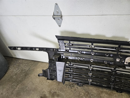 2023 SUBURBN15 OEM LT UPPER GRILLE BLACK W/CHROME 33287 - image 11