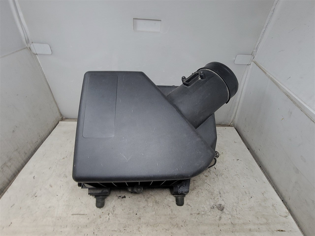 2023 SUBURBN15 OEM AIR INTAKE BOX FILTER HOUSING 33295 - image 1