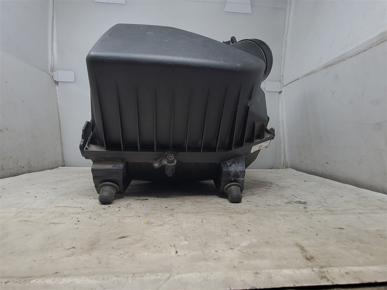 2023 SUBURBN15 OEM AIR INTAKE BOX FILTER HOUSING 33295 - image 2