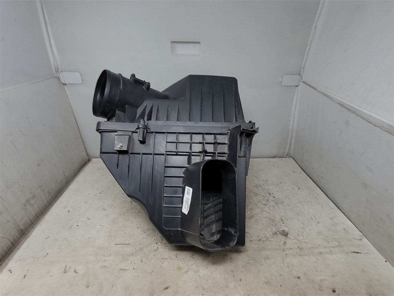 2023 SUBURBN15 OEM AIR INTAKE BOX FILTER HOUSING 33295 - image 4