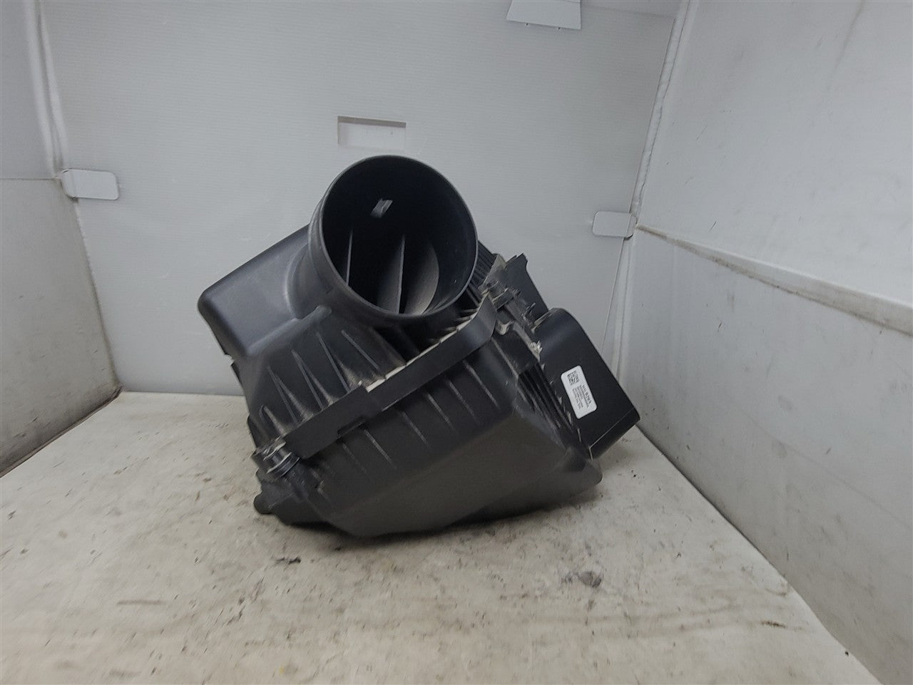 2023 SUBURBN15 OEM AIR INTAKE BOX FILTER HOUSING 33295 - image 7