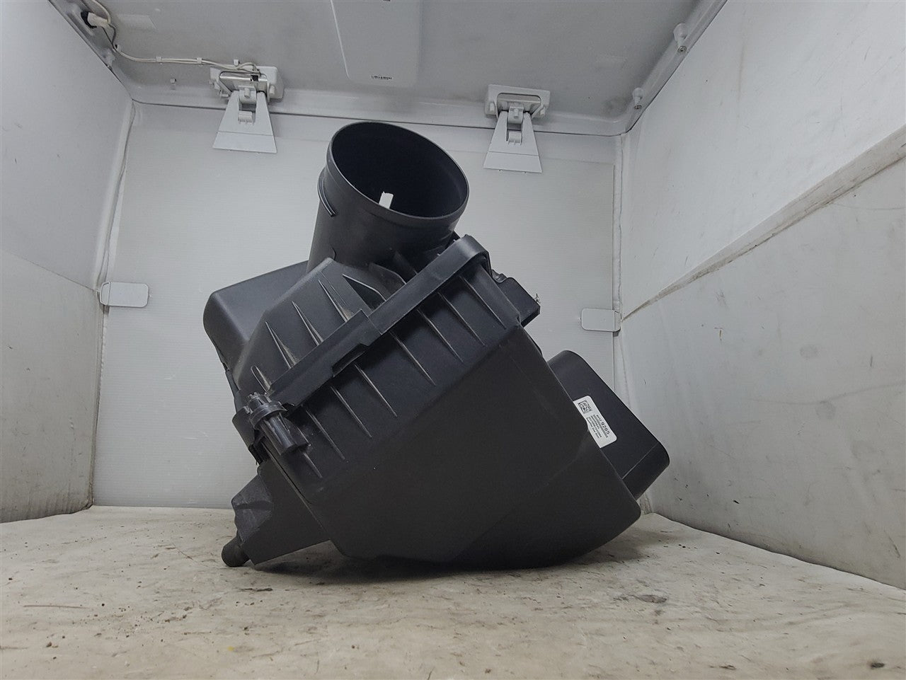 2023 SUBURBN15 OEM AIR INTAKE BOX FILTER HOUSING 33295 - image 8