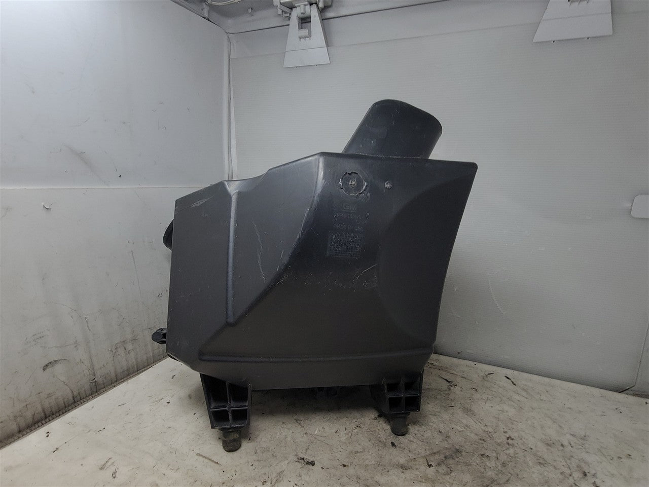 2023 SUBURBN15 OEM AIR INTAKE BOX FILTER HOUSING 33295 - image 10