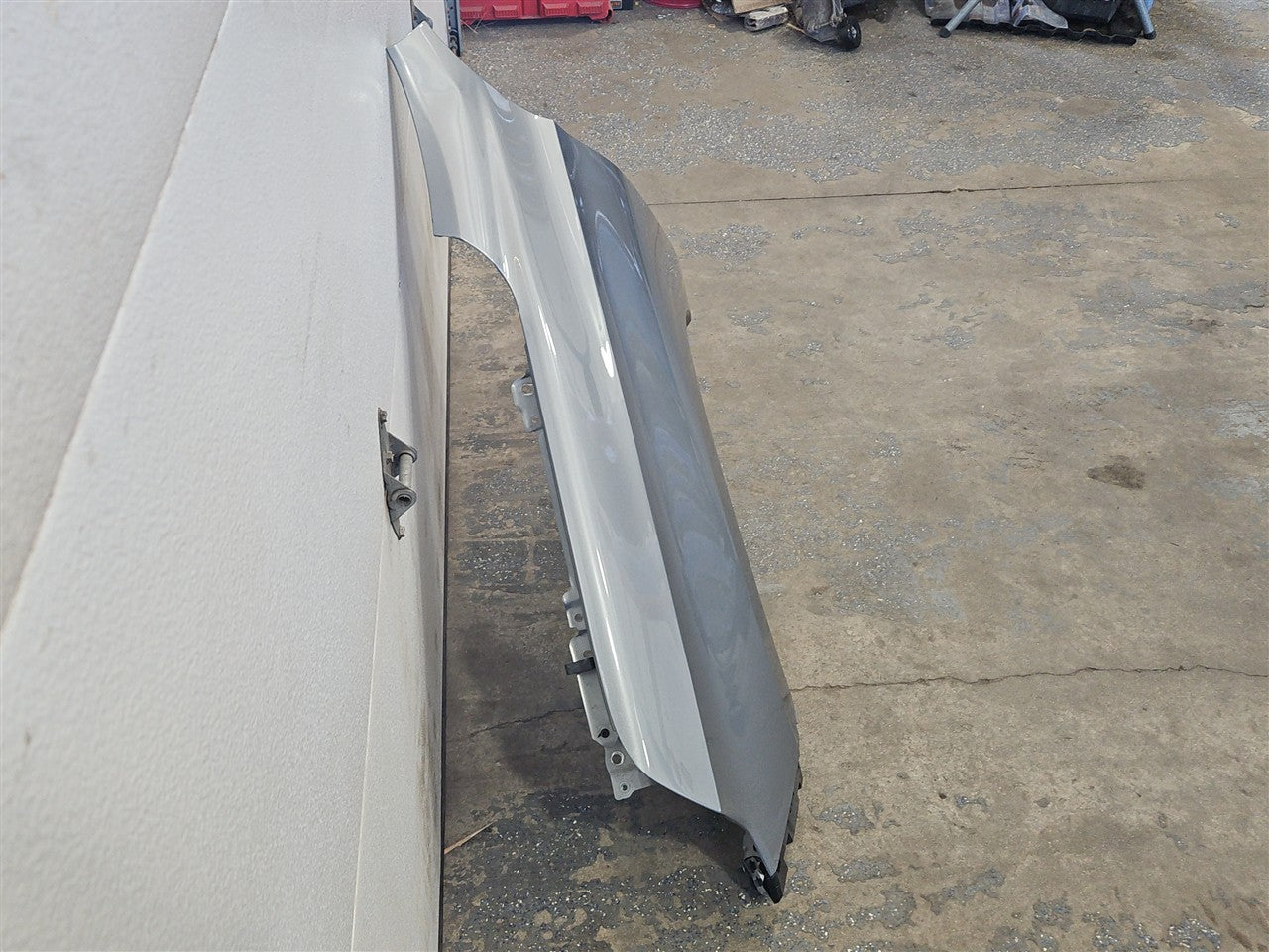 2023 SUBURBN15 LH FENDER GREY GXD 3D1 DENT BY HOOD 33296 - image 5
