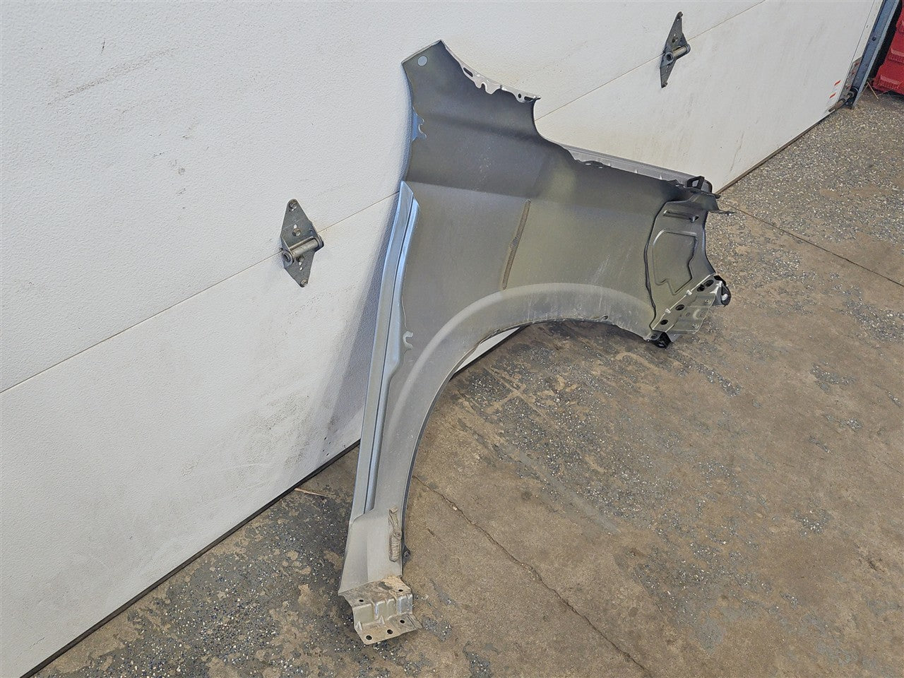 2023 SUBURBN15 LH FENDER GREY GXD 3D1 DENT BY HOOD 33296 - image 8