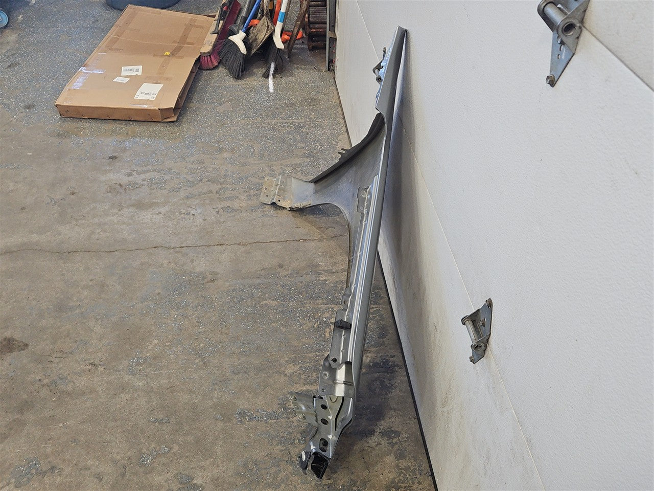2023 SUBURBN15 LH FENDER GREY GXD 3D1 DENT BY HOOD 33296 - image 11