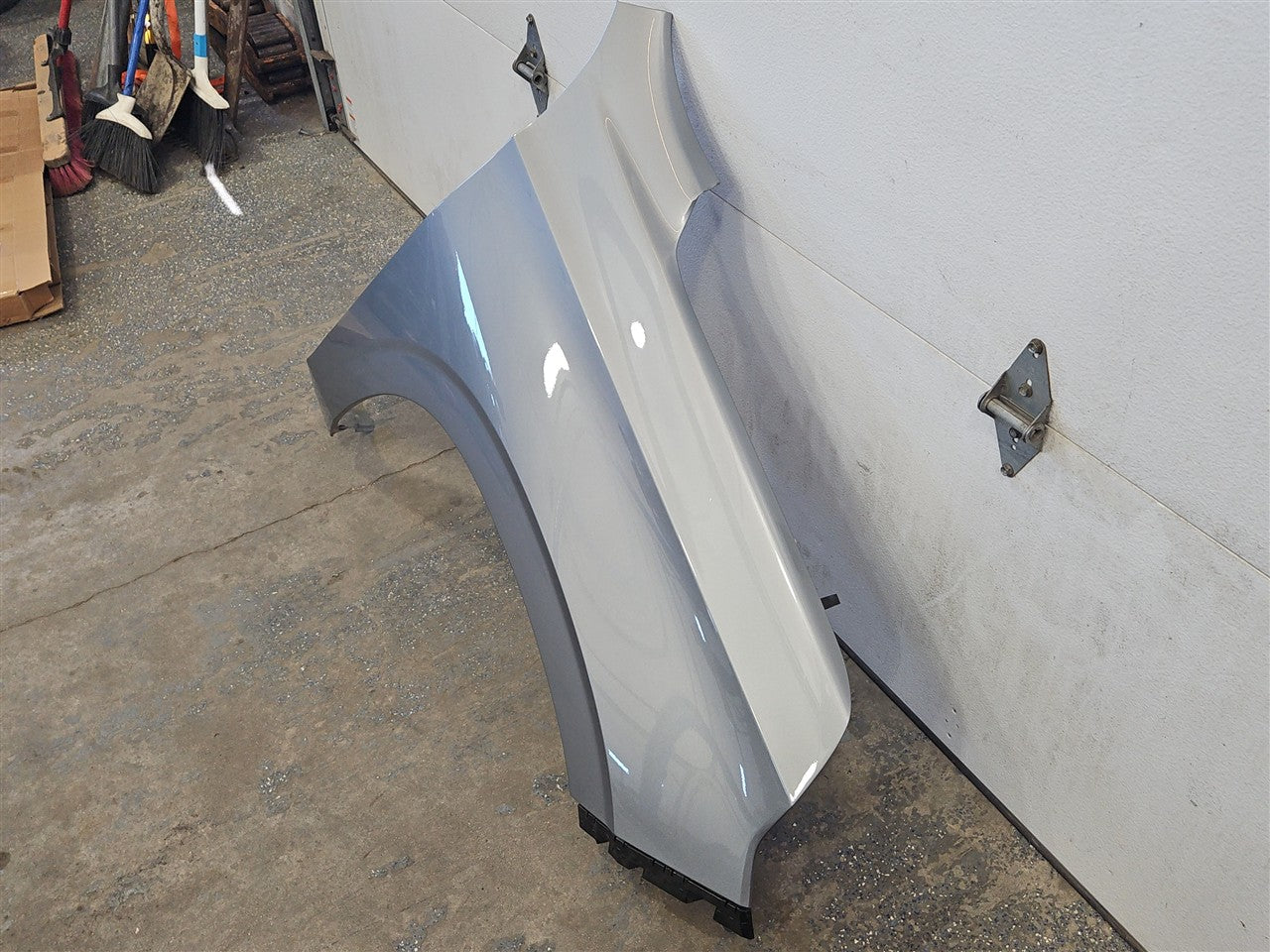 2023 SUBURBN15 RH FENDER GREY GXD 3D1 DENT BY HOOD 33297 - image 2