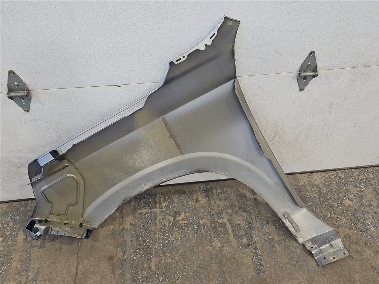 2023 SUBURBN15 RH FENDER GREY GXD 3D1 DENT BY HOOD 33297 - image 7