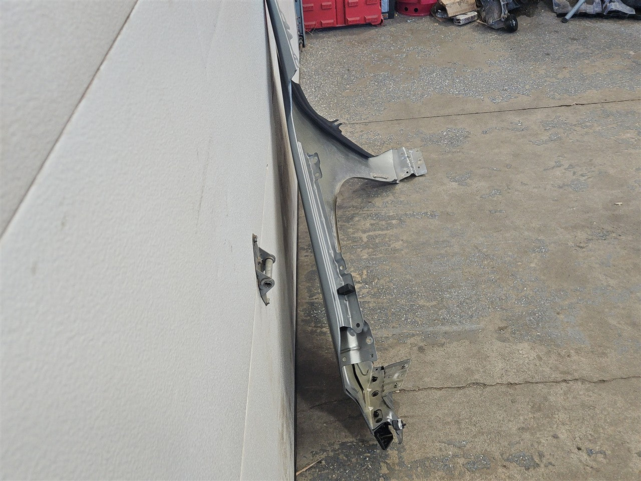 2023 SUBURBN15 RH FENDER GREY GXD 3D1 DENT BY HOOD 33297 - image 9