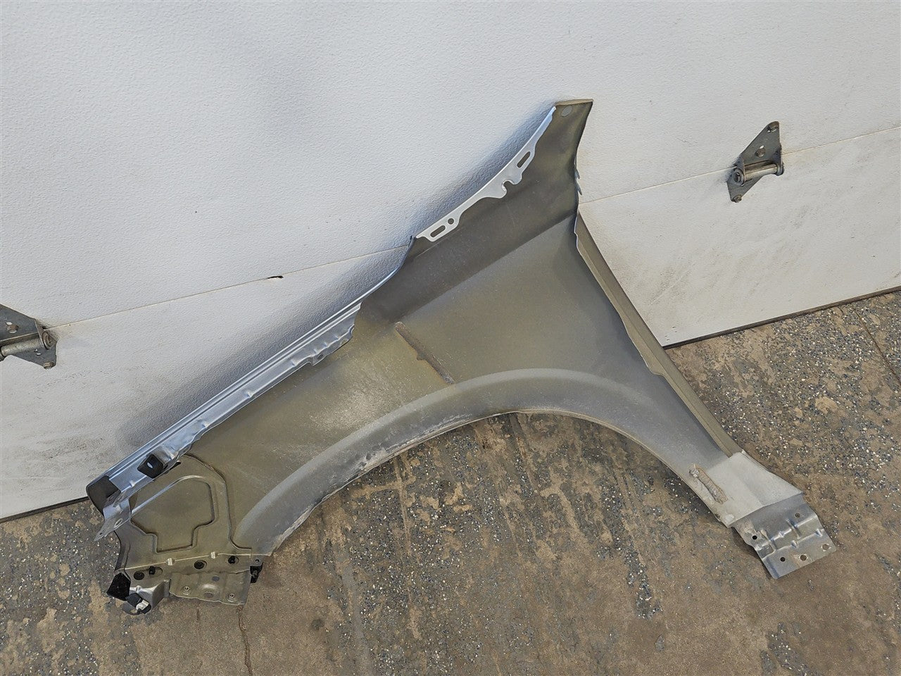 2023 SUBURBN15 RH FENDER GREY GXD 3D1 DENT BY HOOD 33297 - image 12