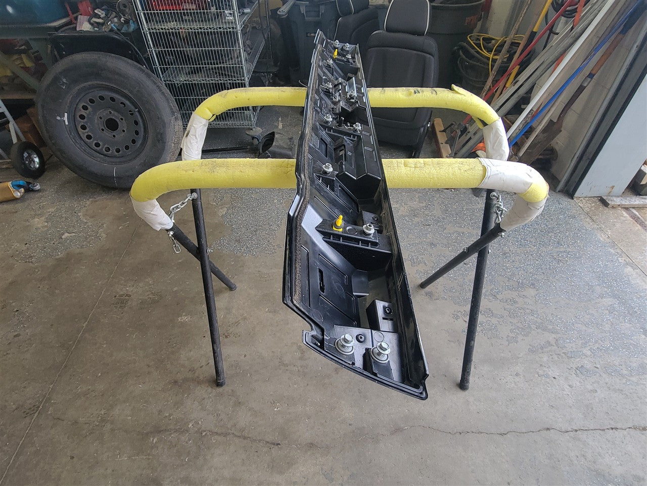 2021 SIERRA150 ROOF SPOILER BLACK GBA 33300 - image 7