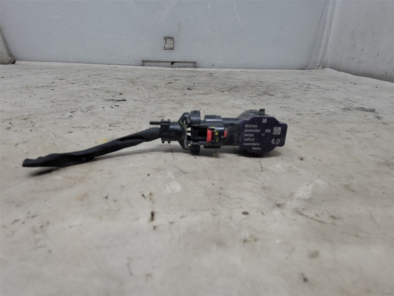 2023 SUBURBN15 OEM PARKING SENSOR 85127044 GREY GXD 33303 - image 1