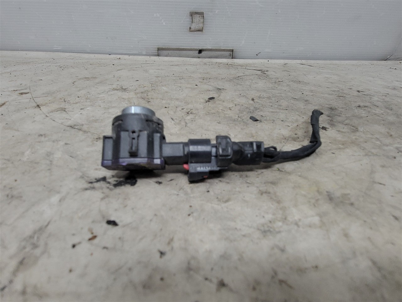 2023 SUBURBN15 OEM PARKING SENSOR 85127044 GREY GXD 33304 - image 1