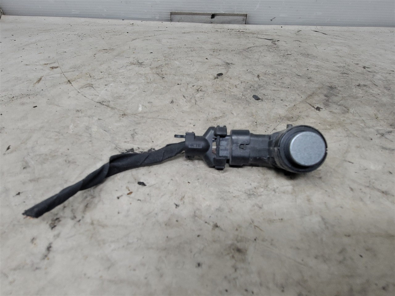 2023 SUBURBN15 OEM PARKING SENSOR 85127044 GREY GXD 33304 - image 4