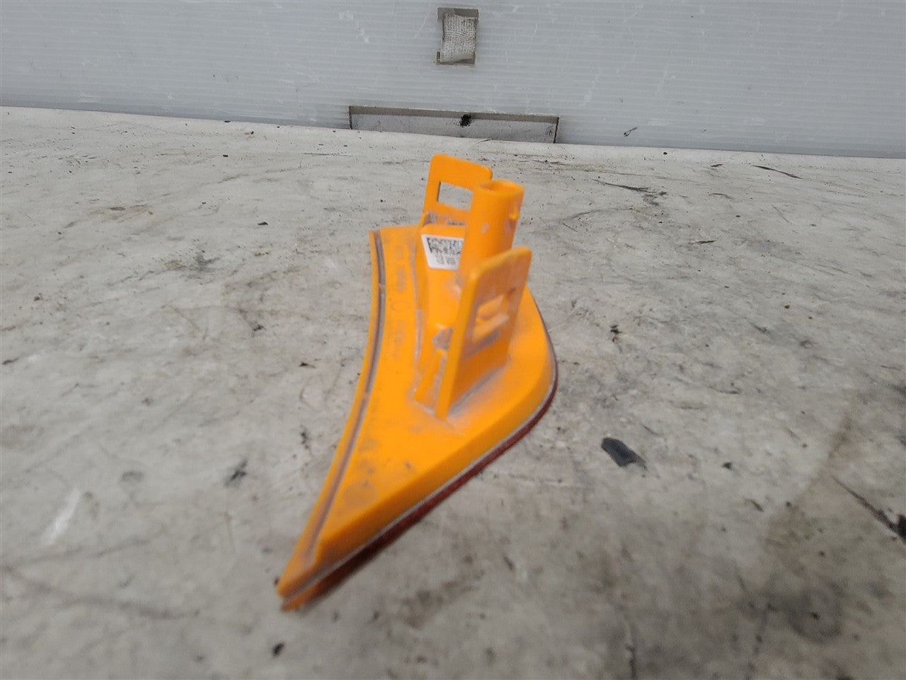 2023 SUBURBN15 RH FRONT SIDE MARKER LAMP 84776453 33305 - image 6