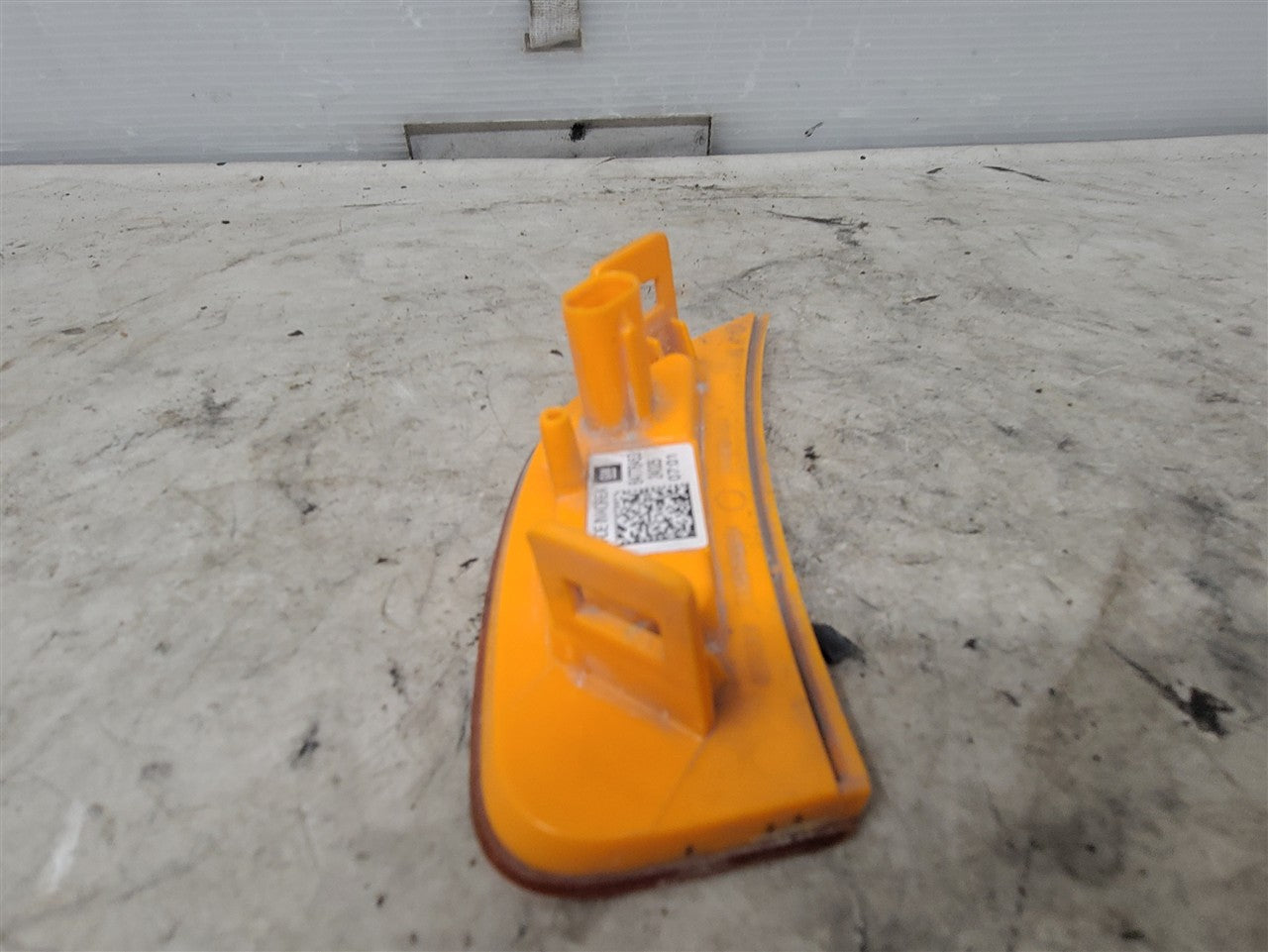 2023 SUBURBN15 RH FRONT SIDE MARKER LAMP 84776453 33305 - image 7