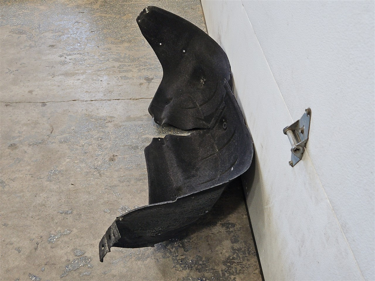 2022 SILVRDO15 RH REAR WHEEL INNER FENDER LINER 5'8 33310 - image 3