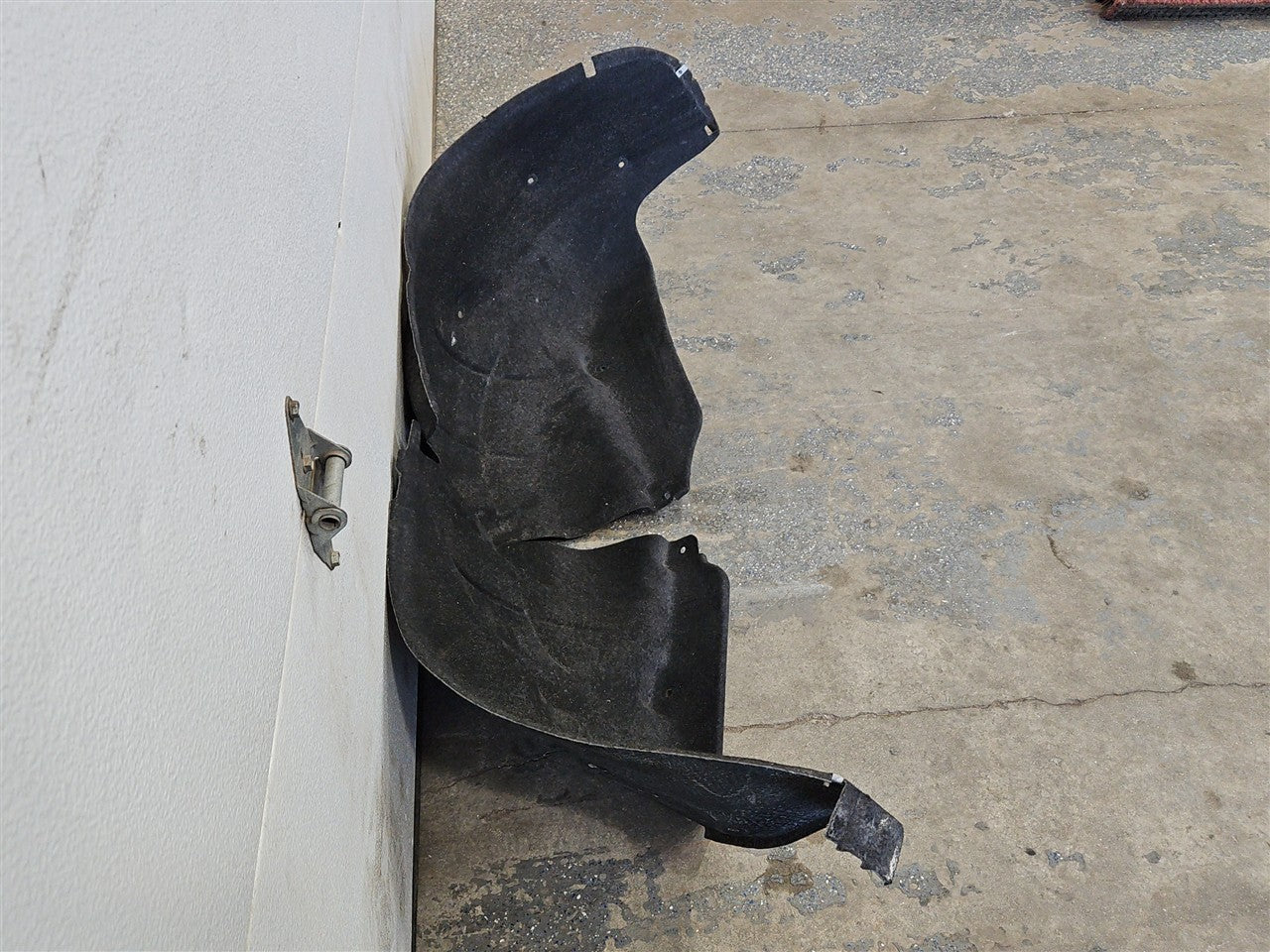 2022 SILVRDO15 RH REAR WHEEL INNER FENDER LINER 5'8 33310 - image 5