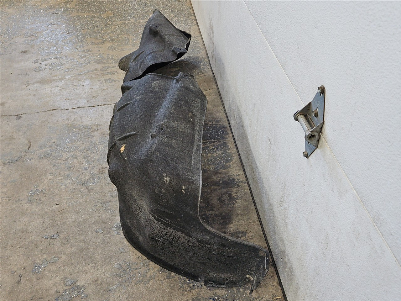 2022 SILVRDO15 RH REAR WHEEL INNER FENDER LINER 5'8 33310 - image 10