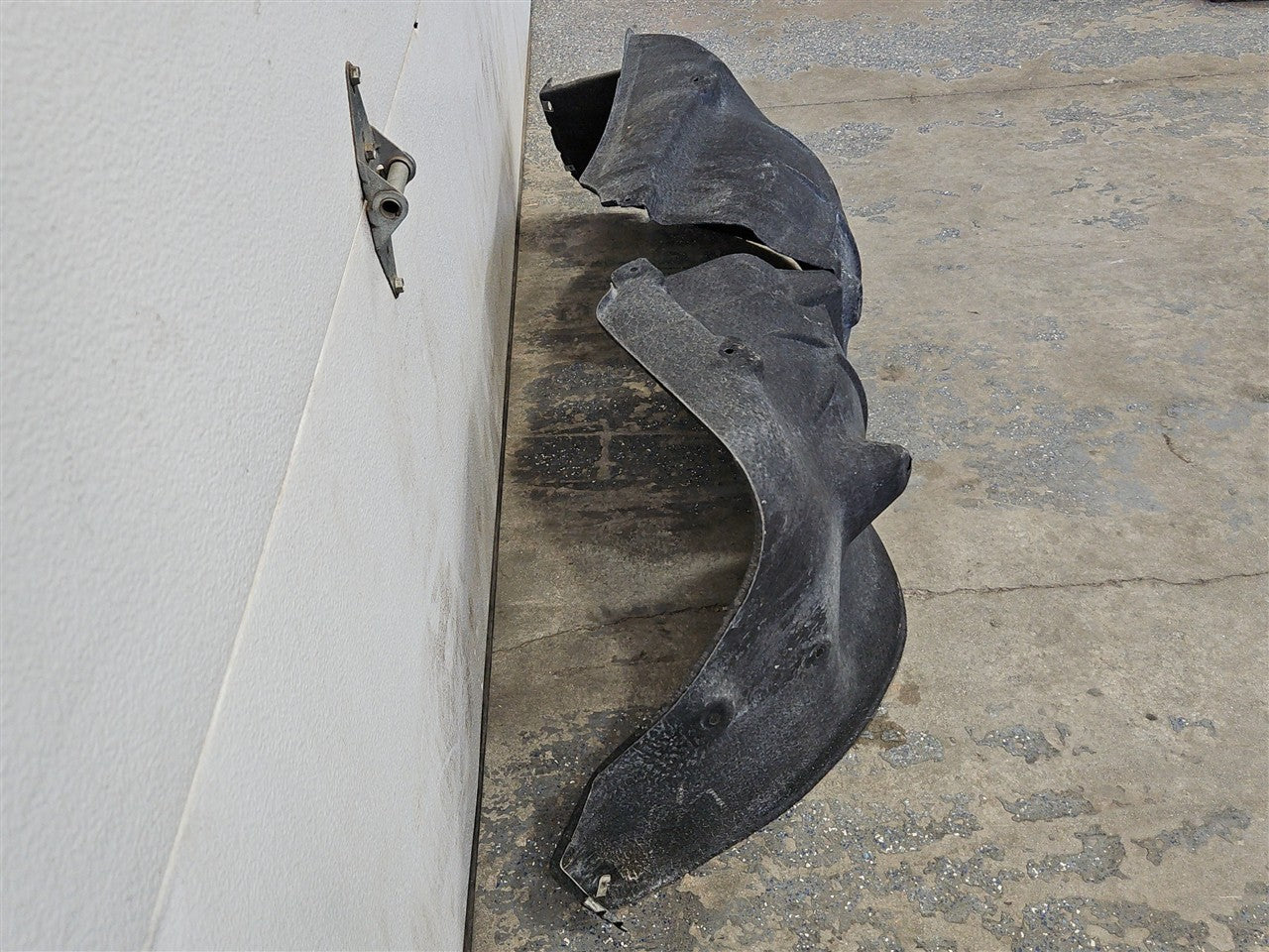 2022 SILVRDO15 RH REAR WHEEL INNER FENDER LINER 5'8 33310 - image 12