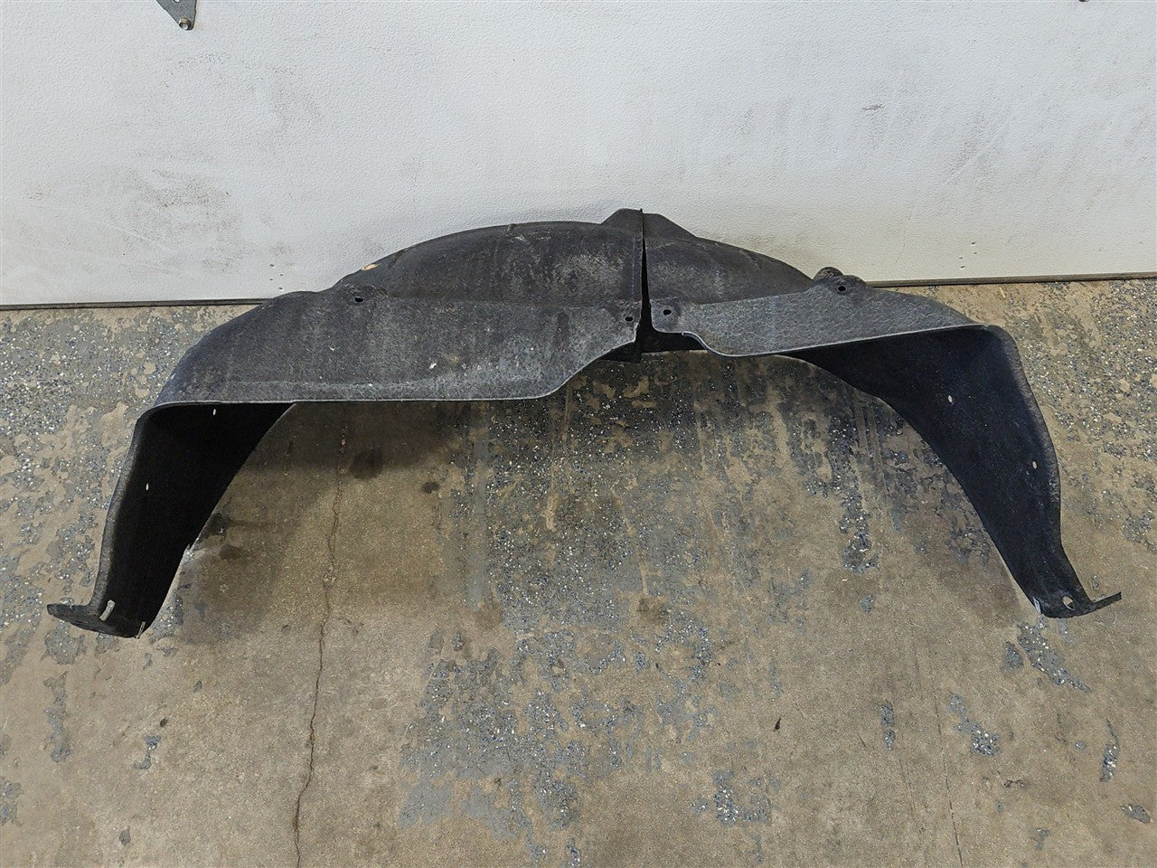 2022 SILVRDO15 RH REAR WHEEL INNER FENDER LINER 5'8 33310 - image 14