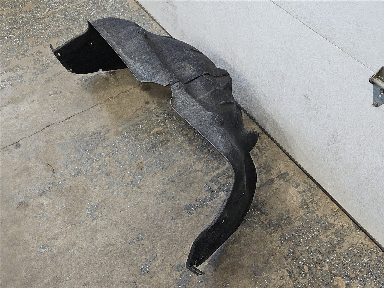 2022 SILVRDO15 RH REAR WHEEL INNER FENDER LINER 5'8 33310 - image 15