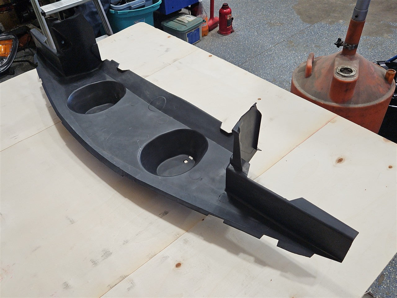 2015 CAMARO LOWER RADIATOR AIR INLET 22914247 33313 - image 2