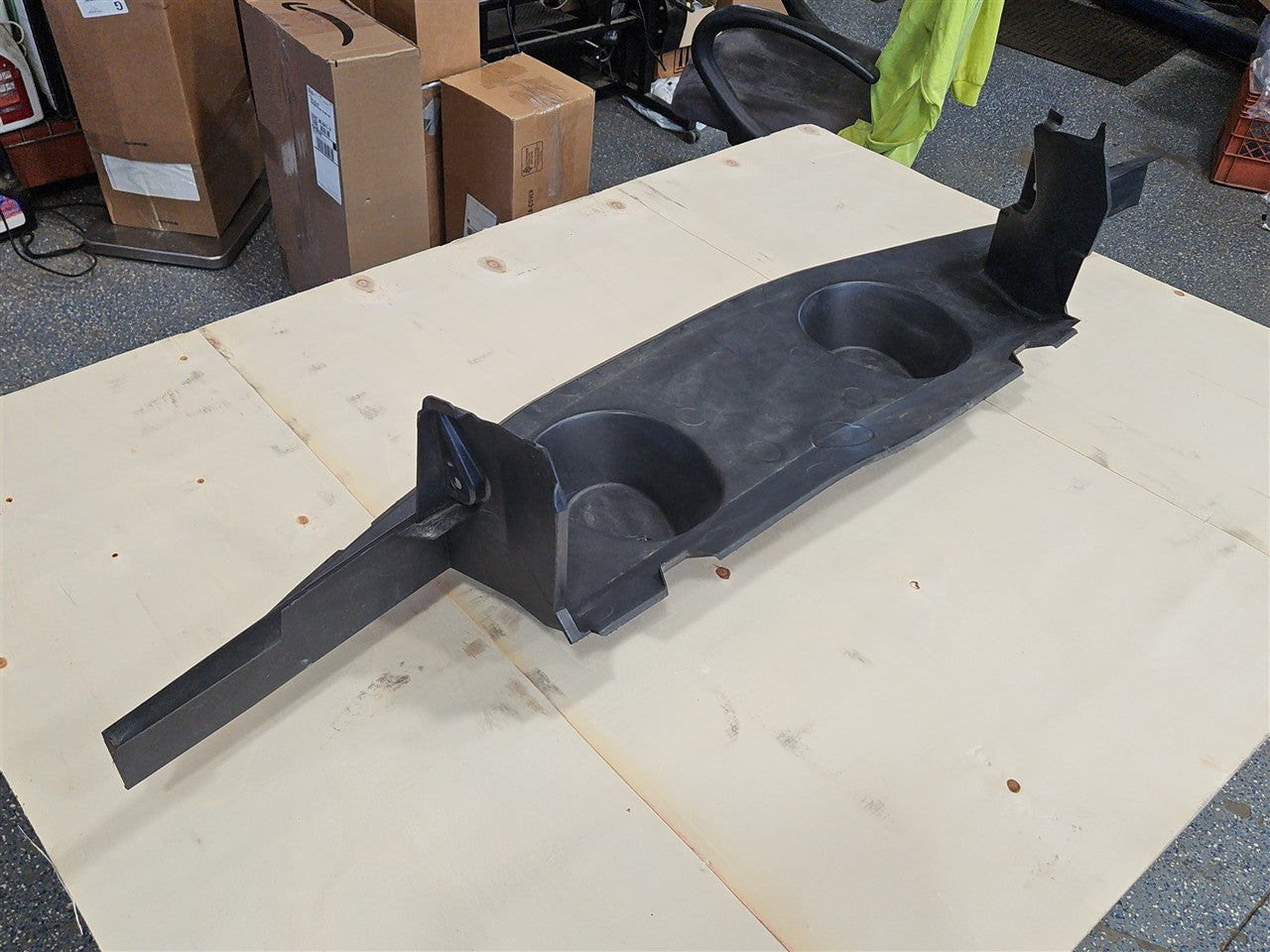 2015 CAMARO LOWER RADIATOR AIR INLET 22914247 33313 - image 4