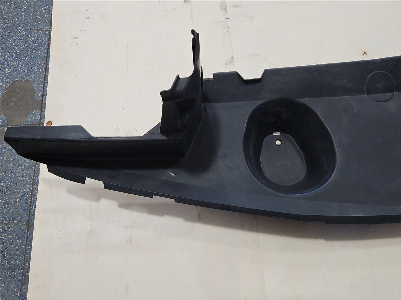 2015 CAMARO LOWER RADIATOR AIR INLET 22914247 33313 - image 9