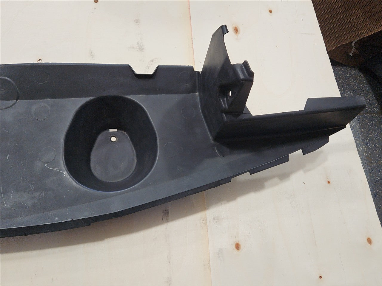 2015 CAMARO LOWER RADIATOR AIR INLET 22914247 33313 - image 10