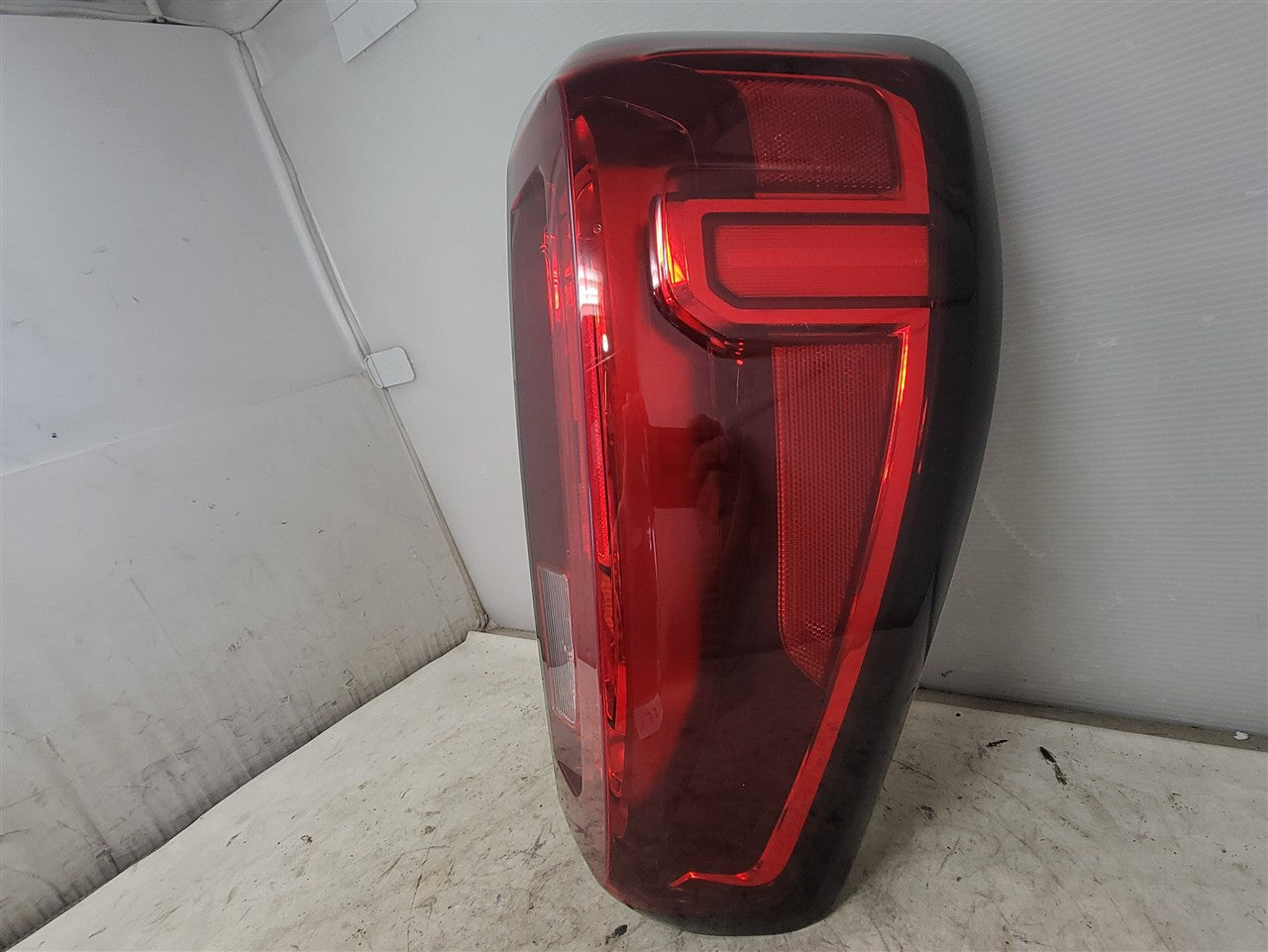 2022 SIERRA150 RH TAIL LAMP LEDS TESTED GOOD 14K 33324 - image 3