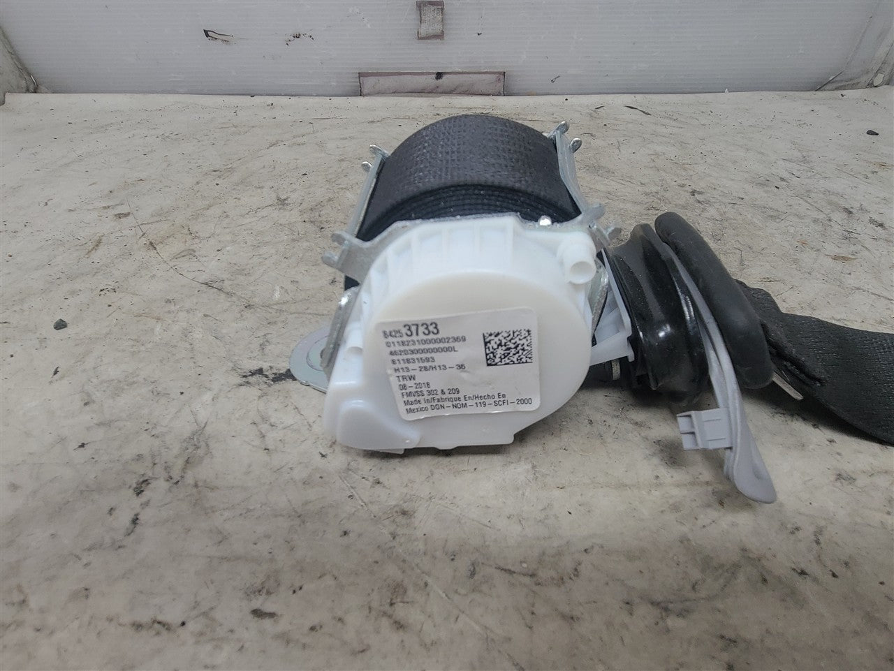 2017 SIERRA150 LH REAR SEAT BELT RETRACTOR BLACK 33331 - image 4